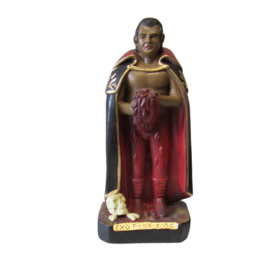 Estatueta de Exu Pinga Fogo com capa preta e interior vermelho