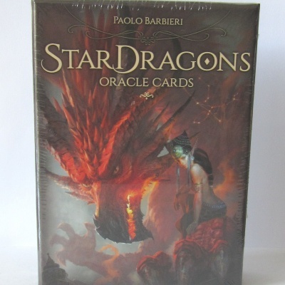 Caixa de cartas oráculo Star Dragons com dragão vermelho e figura humana