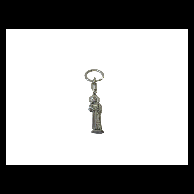 Pendente chaveiro com figura de santo prateado em fundo branco