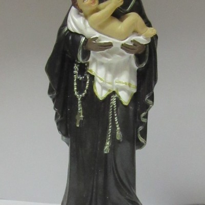 Estátua de São Benedito segurando Menino Jesus em resina pintada