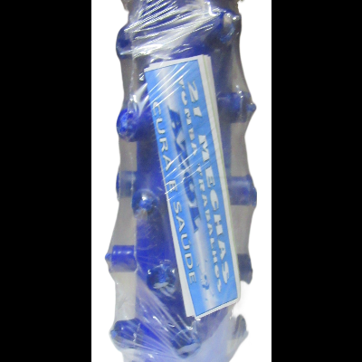 Recipiente azul com bocais, embalado em plástico com etiqueta azul e branca