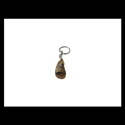 Chaveiro em forma de pé de presunto de madeira com argola metálica