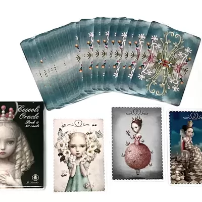 Cartas do baralho Coccolo Oracle com ilustrações artísticas de figuras femininas e embalagem preta