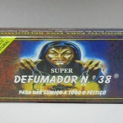 Embalagem do defumador Super Nº 38 com figura misteriosa e texto promocional