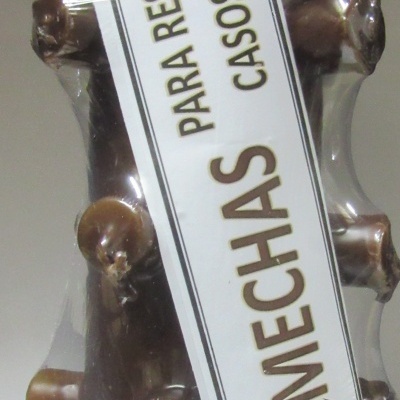 Produto castanho cilíndrico com pontas e etiqueta com texto em castanho