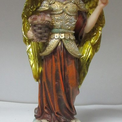 Estatueta de anjo S. Barachiel com asas douradas e roupa castanha