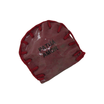 Patua Amor vermelho com costura grossa e texto preto