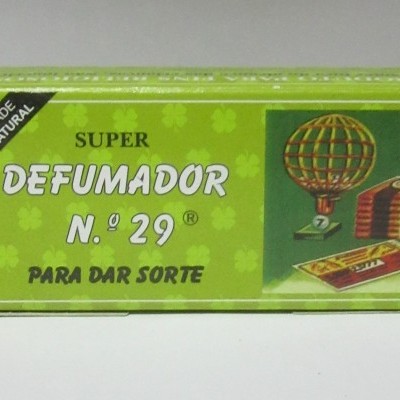 Caixa verde de Super Defumador N.º 29 com texto e ilustrações
