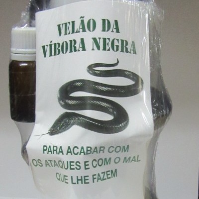 Produto embalado em plástico com etiqueta de 'VELÃO DA VÍBORA NEGRA' e imagem de uma cobra preta