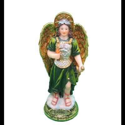 Estátua de anjo com asas douradas, túnica verde e armadura prateada