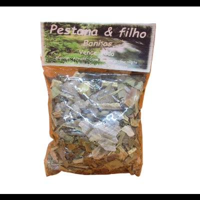 Pacote plástico transparente com ervas secas e etiqueta com texto Pestana & filho Banhos Vencedor
