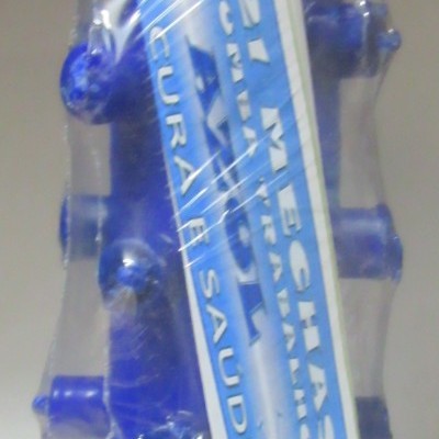 Refil de filtro azul com etiqueta azul em embalagem plástica