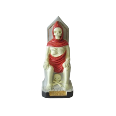 Figura decorativa de esqueleto sentado numa cadeira com detalhes vermelhos e brancos