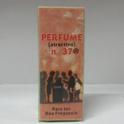 Embalagem de perfume n 37® cor laranja com silhuetas negras e texto em português.