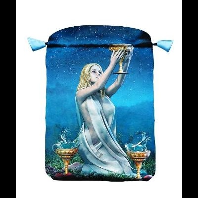 Saco de tecido com ilustração de mulher com taça dourada sobre fundo estrelado