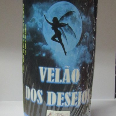 Vela azul com etiqueta preta e texto Velão dos Desejos