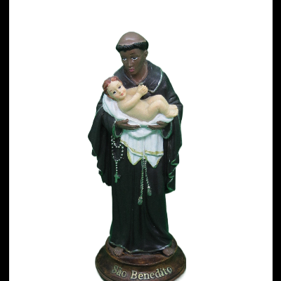 Estátua de São Benedito segurando Menino Jesus sobre base redonda.