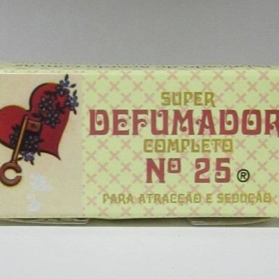 Embalagem de papelão com texto 'SUPER DEFUMADOR COMPLETO Nº 25 PARA ATRACÇÃO E SEDUÇÃO' e desenho de coração com chave