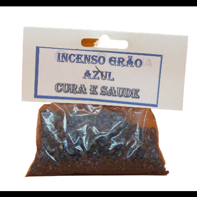 Pacote de incenso grão azul com etiqueta branca e texto em azul