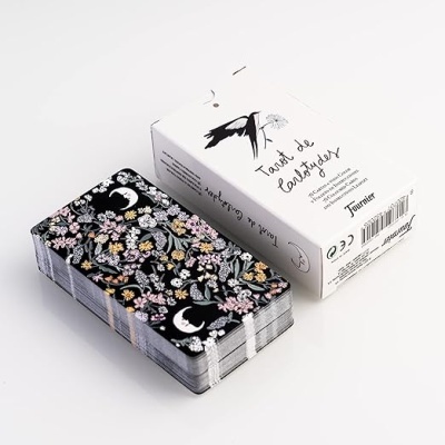 Baralho de tarot com padrão floral e caixa branca com texto e ilustração