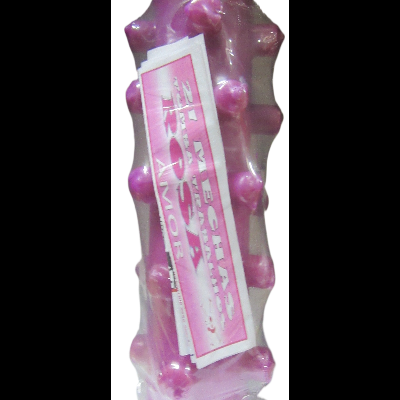 Rolo de massagem corporal cor-de-rosa com protuberâncias e etiqueta com texto