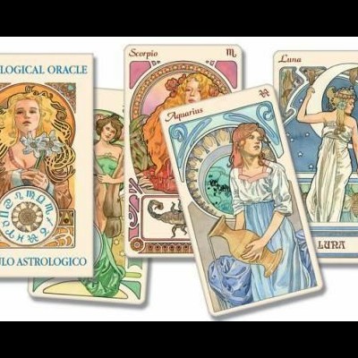 Cartas de oráculo astrológico com signos do zodíaco e figuras femininas