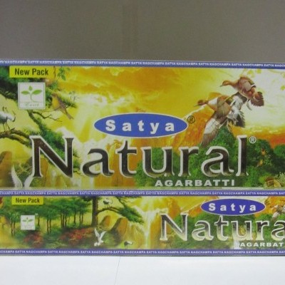 Embalagens de incenso Satya Natural Agarbatti com ilustração natural e texto destacado