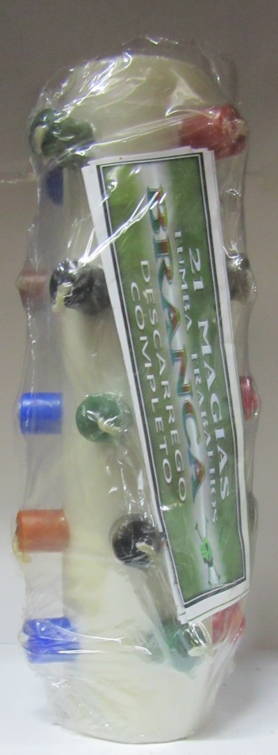 Vela branca com 21 velas coloridas embalada em película plástica com etiqueta verde