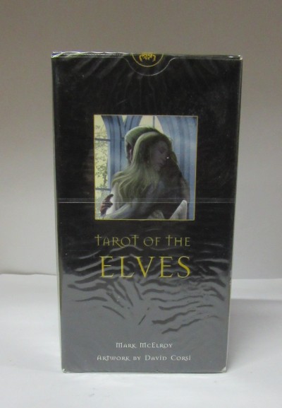 Caixa preta de tarot com imagem de duas figuras e texto TAROT OF THE ELVES