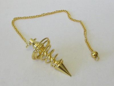 Pêndulo de metal dourado com espiral e corrente