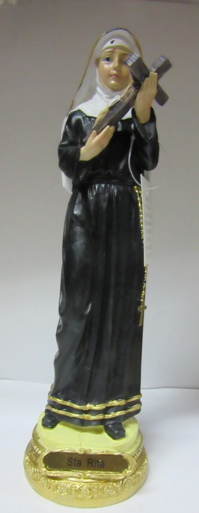 Estátua de Santa Rita com hábito negro e véu branco segurando cruz