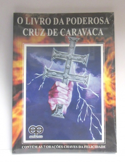Capa do livro O LIVRO DA PODEROSA CRUZ DE CARAVACA com ilustração de mão segurando cruz