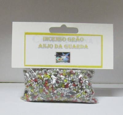 Pacote de incenso grão colorido com etiqueta branca e texto 'INCENSO GRÃO ANJO DA GUARDA'.