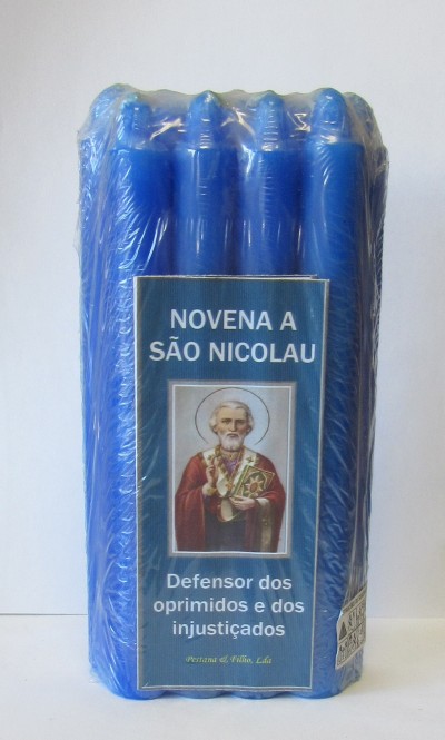 Conjunto de velas azuis para novena com etiqueta de São Nicolau