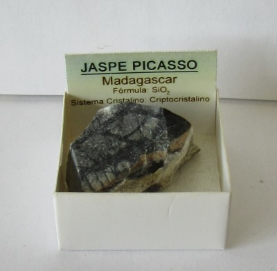 Mineral JASPE PICASSO em caixa branca com etiqueta informativa