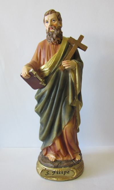 Figura decorativa de S. Filipe a segurar cruz e livro, com base dourada e placa com nome