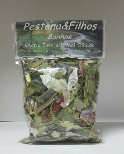 Pacote de ervas secas para banhos contra inveja e mau olhado com etiqueta preta