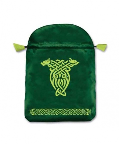 Saco verde com padrão celta amarelo e cordões nas extremidades