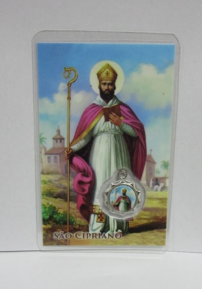 Cartão plástico com imagem e medalha de São Cipriano