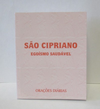 Livro rosa com título São Cipriano e texto em português