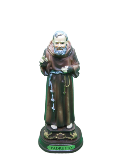 Estátua de Padre Pio com túnica castanha e base verde