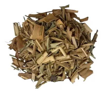 Pedaços de casca ou madeira seca castanha clara a média