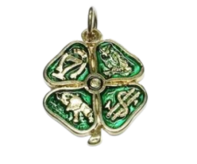 Pendente em forma de trevo dourado com esmalte verde e figuras em relevo