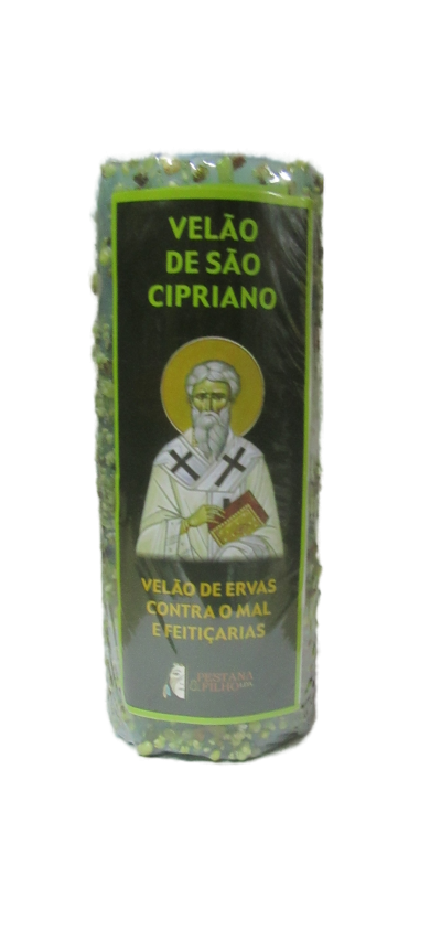 Vela verde com etiqueta preta e imagem de São Cipriano segurando um livro