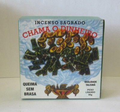 Caixa de incenso com moedas e notas de dinheiro e texto em português