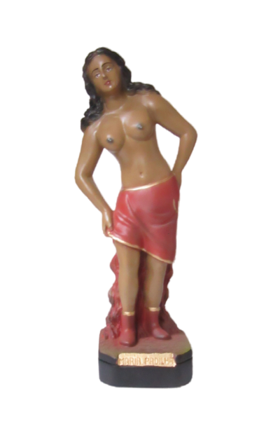 Estatueta de mulher ausa com saia vermelha e base preta com placa dourada com texto.