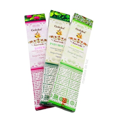 Caixas de incenso Goloka Ayurvedic Lotus, Patchouli e Jasmine sobre fundo branco