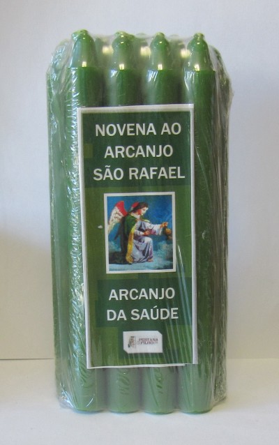 Conjunto de velas verdes para novena ao Arcanjo São Rafael com imagem religiosa e texto na embalagem