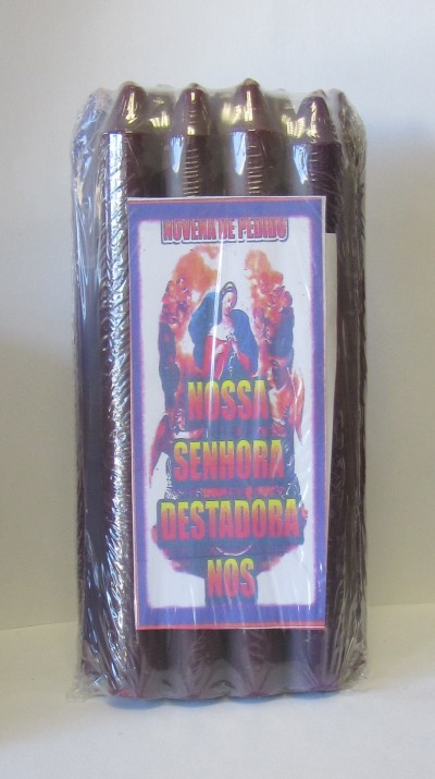 Pacote de velas castanhas com etiqueta religiosa em português