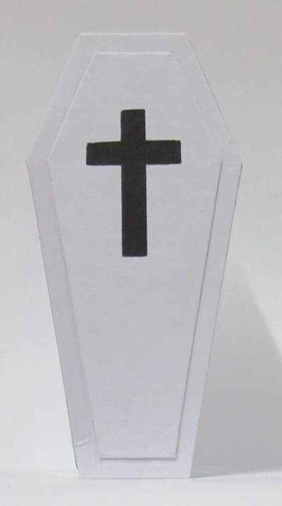 Caixão branco com cruz preta